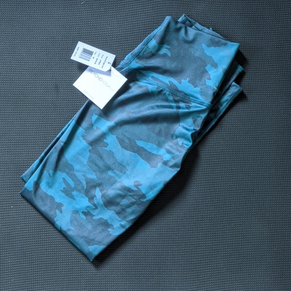 Brand new Beyond Yoga leggings